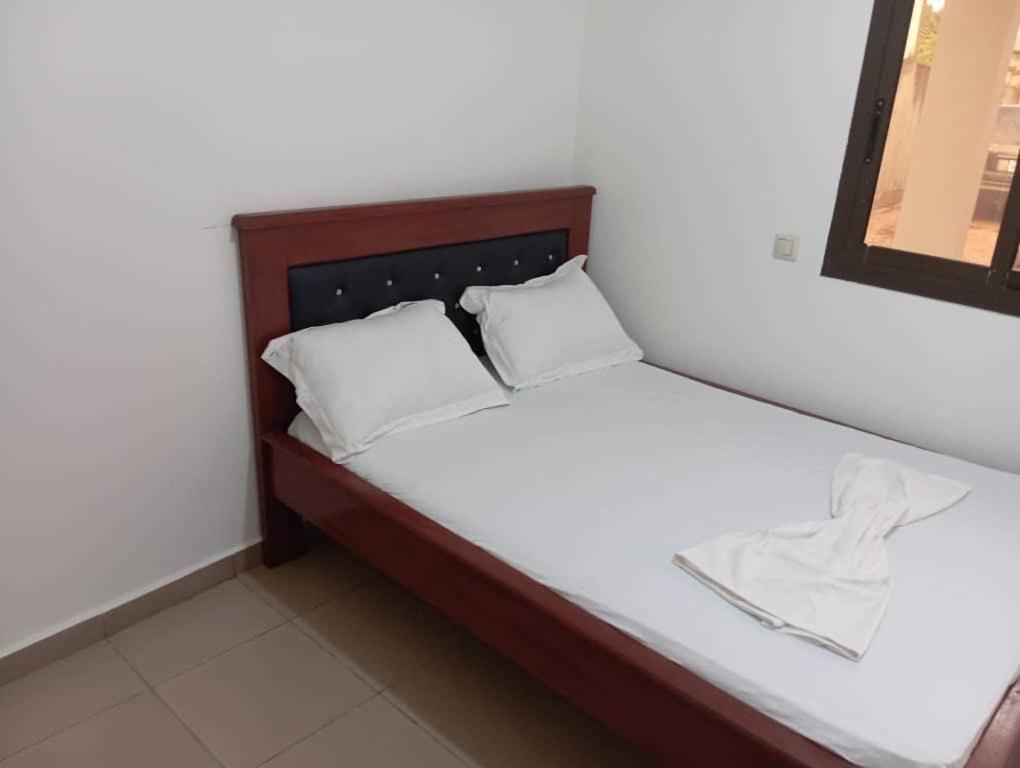 Complexe M Apartment Yaoundé Екстериор снимка